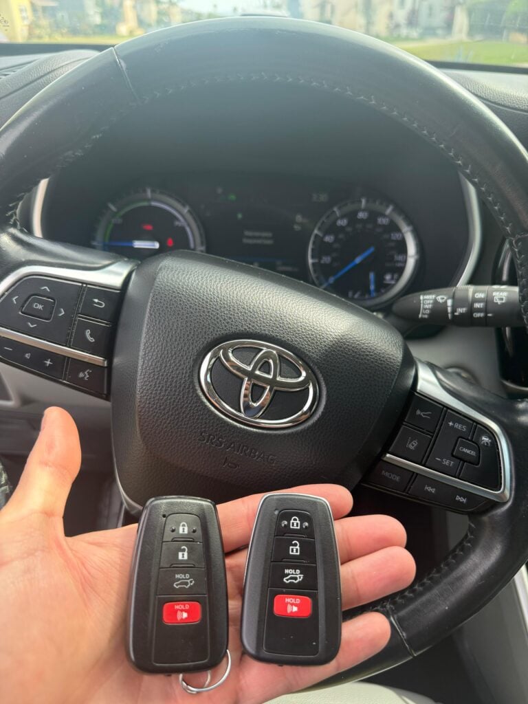 Automotive locksmith key fob programming service in Glendale CA